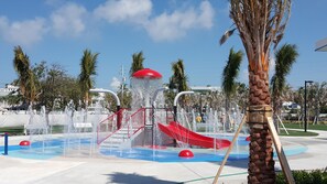 Children's area - Sea Breeze Cottage 2 Large Decks, pool, free parking/wifi in  Truman Annex (Key West)