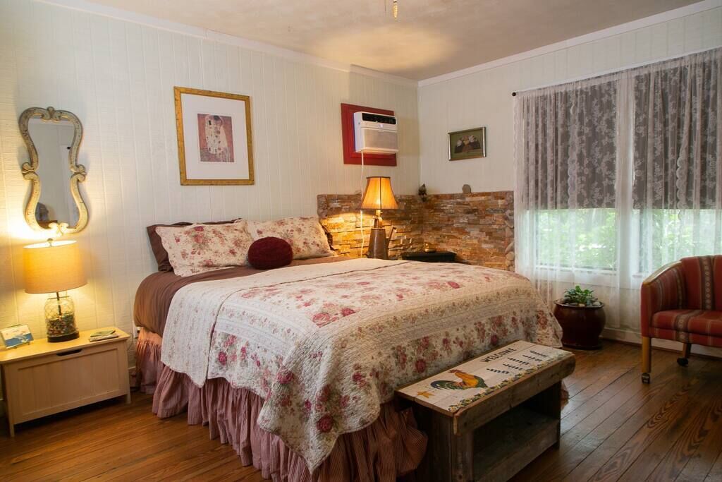 1 bedroom, desk, iron/ironing board, free WiFi