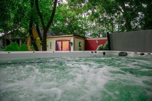 Private Respite Breathe Deeply Cabin with Garden, SwimSpa/Hot Tub, Fire Pit