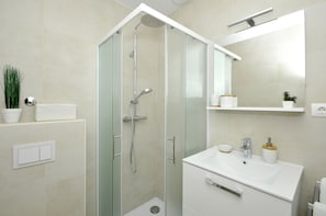 Shower, hair dryer, towels, toilet paper - Superior One-Bedroom Apartment With Balcony And Swimming Pool (Trogir)