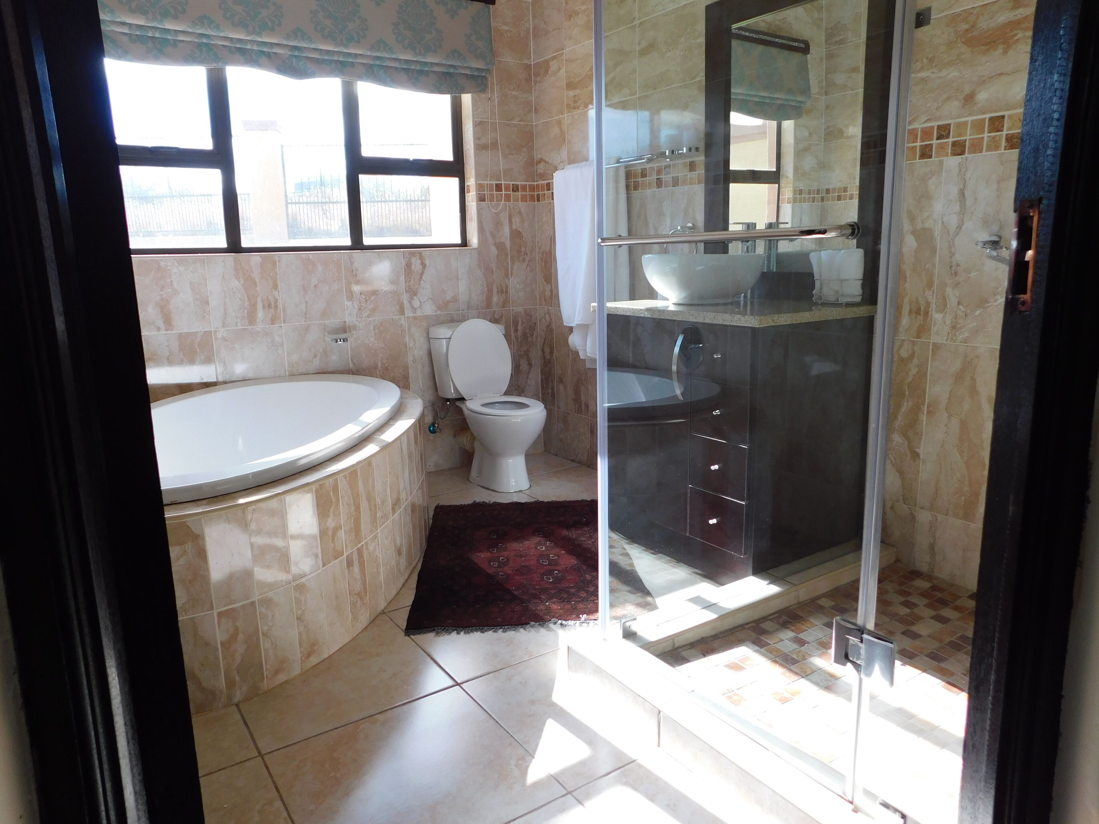 Bathtub, towels