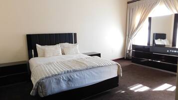 3 bedrooms, iron/ironing board, Internet, bed sheets