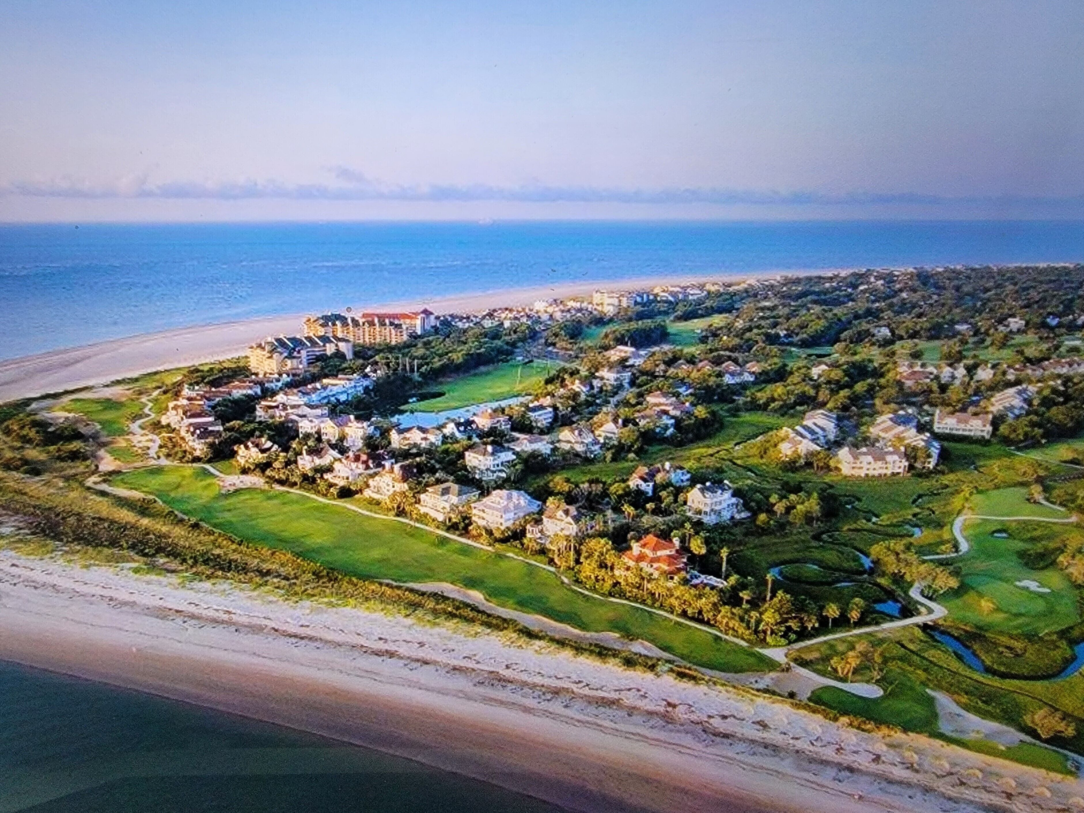 Nær stranden, solsenger og strandhåndklær
