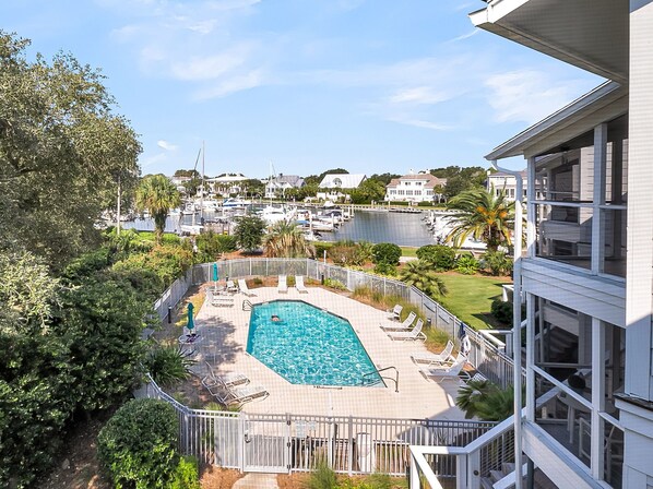 Piscina all'aperto, una piscina riscaldata