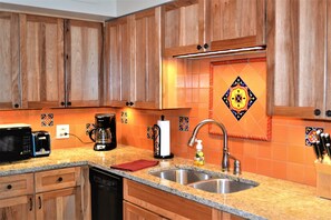 冰箱、微波炉、烤箱、炉灶