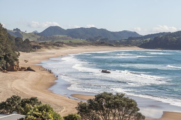 Beach nearby, sun-loungers, beach towels