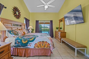 4 bedrooms, in-room safe, desk, iron/ironing board - VERY CLEAN & SPACIOUS! Pool, Game Room, BBQ, 2 King Masters--Close to Disney! (Clermont)