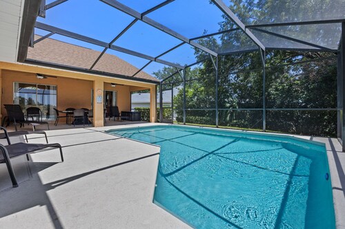 VERY CLEAN & SPACIOUS! Pool, Game Room, BBQ, 2 King Masters--Close to Disney!