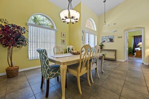 Dining - VERY CLEAN & SPACIOUS! Pool, Game Room, BBQ, 2 King Masters--Close to Disney! (Clermont)