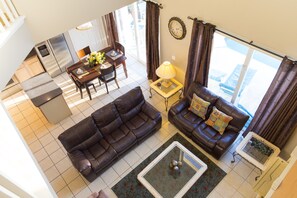 Smart TV, table football - Luxury/magnificent Pool/Spa Lakefront View Free WiFi Game Room (Kissimmee)