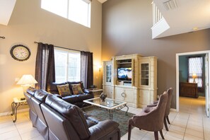 Smart TV, foosball - Luxury/magnificent Pool/Spa Lakefront View Free WiFi Game Room (Kissimmee)