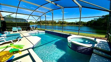 Piscine extérieure, piscine chauffée