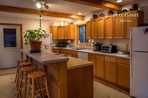 Fridge, microwave, oven, stovetop - 5BR Ski house - 3 miles south of downtown Bethel (Albany Township)