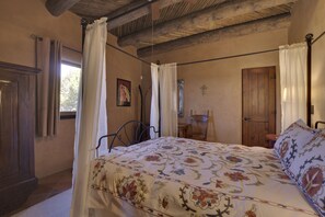 2 chambres, bureau, fer et planche à repasser, lit parapluie