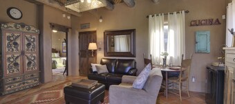 Belle Adobe Casita dans un quartier calme près de Ski, Opera, Plaza.