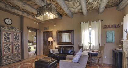Authentic Santa Fe Casita with Views on the Edge of Town