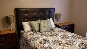 2 bedrooms, iron/ironing board, free WiFi, bed sheets