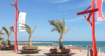 3 BEDROOM LUXURY PENTHOUSE, BEACH & GOLF & POOL, WIFI, Large TV/SATELLITE,GARAGE