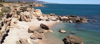 3 BEDROOM LUXURY PENTHOUSE, BEACH & GOLF & POOL, WIFI, Large TV/SATELLITE,GARAGE