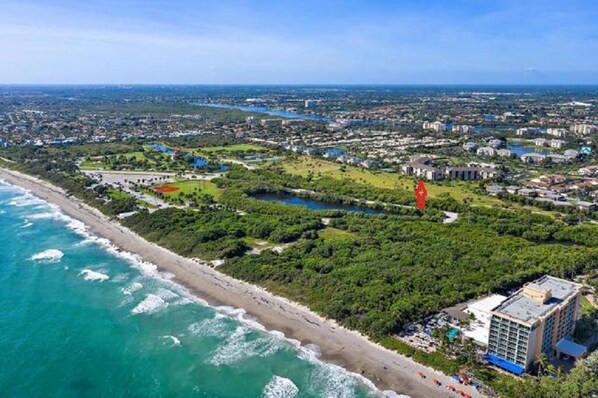 Beach nearby, sun-loungers, beach towels