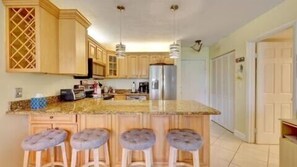 冰箱、微波炉、烤箱、炉灶