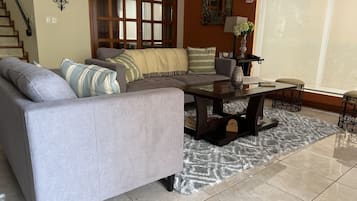 Een televisie en een dvd-speler