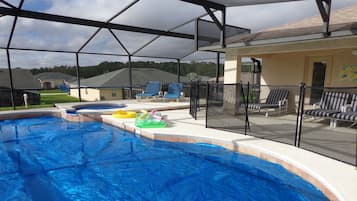 Piscine extérieure, piscine chauffée