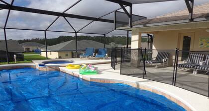 EXQUISITE VILLA - 2 Master Suites, Pool South+Spa, Gas BBQ, Game Room, WIFI