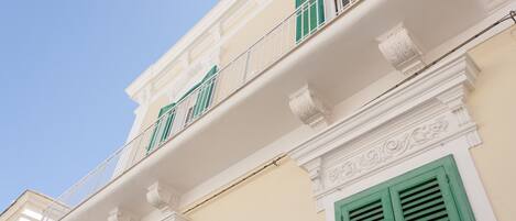 تفاصيل الفندق من الخارج