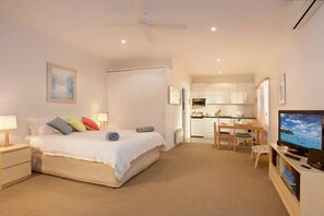 1 bedroom, iron/ironing board, WiFi, bed sheets - Seachange Summary:<br>Th (Sorrento)