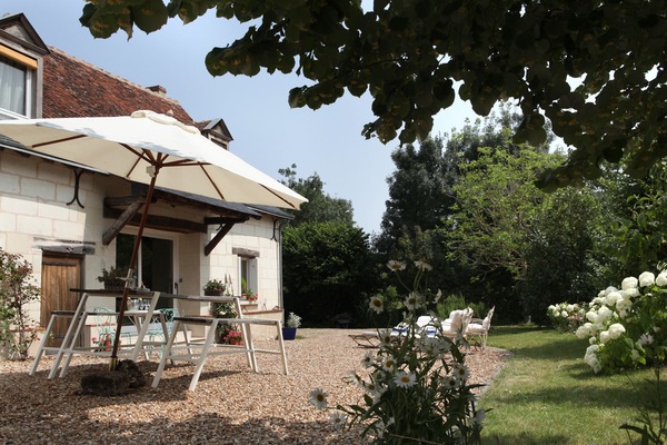 Outside: table and benches
for breakfast & dinners