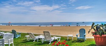 Virginia Beach Oceanfront Studio, Lawn, Boardwalk, Pool, Beach