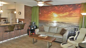 Smart TV, video library, stereo