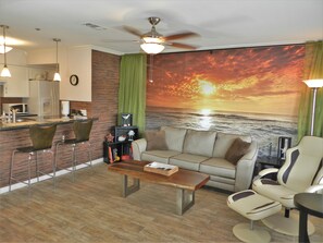 Smart TV, video library, stereo - Lake front retreat at the Island on Lake Travis -1 (Lago Vista)