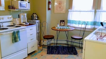 Fridge, microwave, oven, coffee/tea maker