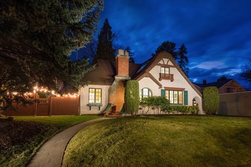 2 Blocks from Whitman College, Walkable 4BR Storybook Home