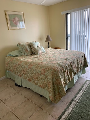2 Schlafzimmer, Schreibtisch, Bügeleisen/Bügelbrett, Reisekinderbett