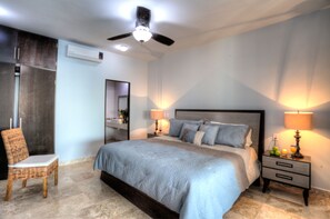 3 bedrooms, in-room safe, iron/ironing board, WiFi - Best location right on Los Muertos beach, Sky Suite D (Amapas)