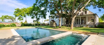 Make your Getaway to the Coast HISTORIC! Book THE WOOD HOUSE Today!