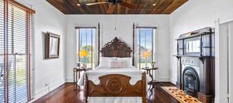 Make your Getaway to the Coast HISTORIC! Book THE WOOD HOUSE Today!
