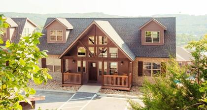 Table Rock Lake Views, Boat slip Included!