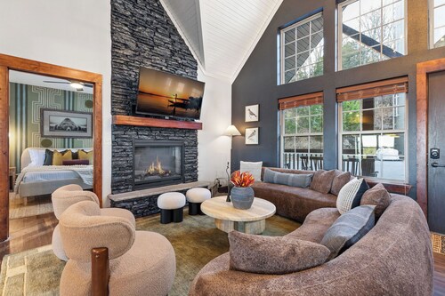 Table Rock Lake Views, Boat slip Included!