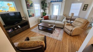 Smart TV, reproductor de DVD, libros y estéreo 