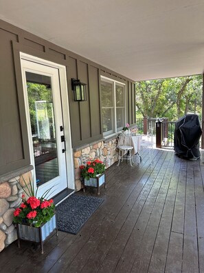 Terrace/patio - Romantic Cottage on Private Acreage 5 min. to Downtown- Incredible Views (Durango)
