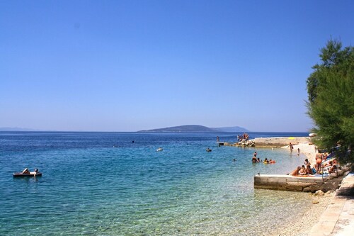 Uusi rentouttava huoneisto - 15 metrin päässä rannasta