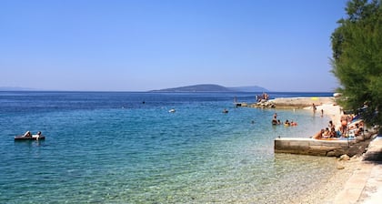 Uusi rentouttava huoneisto - 15 metrin päässä rannasta