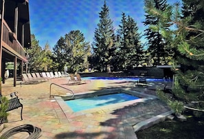 Piscina all'aperto, una piscina riscaldata