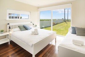 3 habitaciones, tabla de planchar con plancha, cuna de viaje y wifi 
