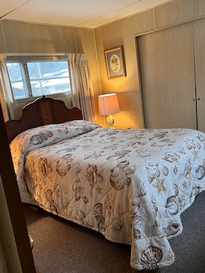 1 bedroom, desk, iron/ironing board, WiFi