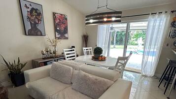 Smart TV, fireplace, video-game console, DVD player